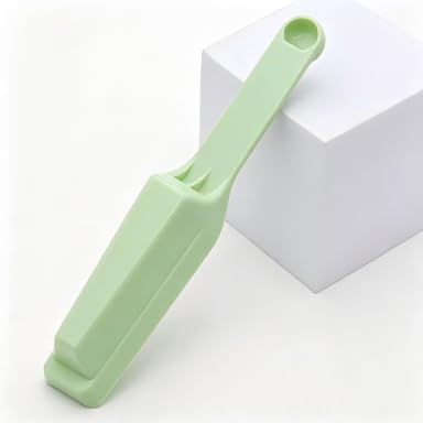 Pet food scoop and bag clip, multi-functional dog and cat food measuring spoon and spatula, capacity 100 grams (3.5 ounces), long-handled food sealing clip, 7.48 x 1.57 inches, green