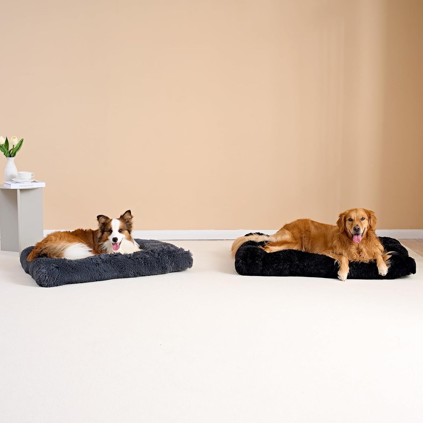 EHEYCIGA Fluffy Dog Crate Bed for Medium Dogs, Plush Faux Fur Crate Pad, Calming Anti Anxiety Medium Dog Bed, Washable Soft Warm Crate Mat with Non-Slip Bottom