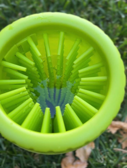 Dog paw cleaner. Portable dog paw washer. 2 in 1, brush and cleaner. Soft Silicone Dog Foot Cleaner Cup for Dogs and Cats. Portable pet cleaner. TeloComproYa