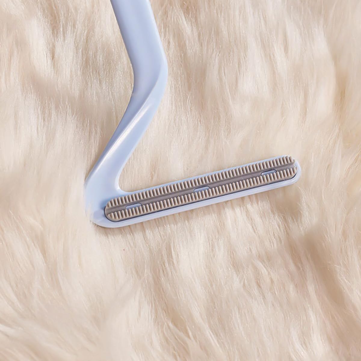 Double-Sided Carpet Scraper Pet Hair Remover Carpet Rake Cat Dog Hair Remover for Couch Rug Furniture Car Plus Pet Comb Brush (Blue)