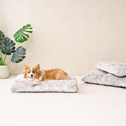 EHEYCIGA Fluffy Dog Crate Bed for Medium Dogs, Plush Faux Fur Crate Pad, Calming Anti Anxiety Medium Dog Bed, Washable Soft Warm Crate Mat with Non-Slip Bottom