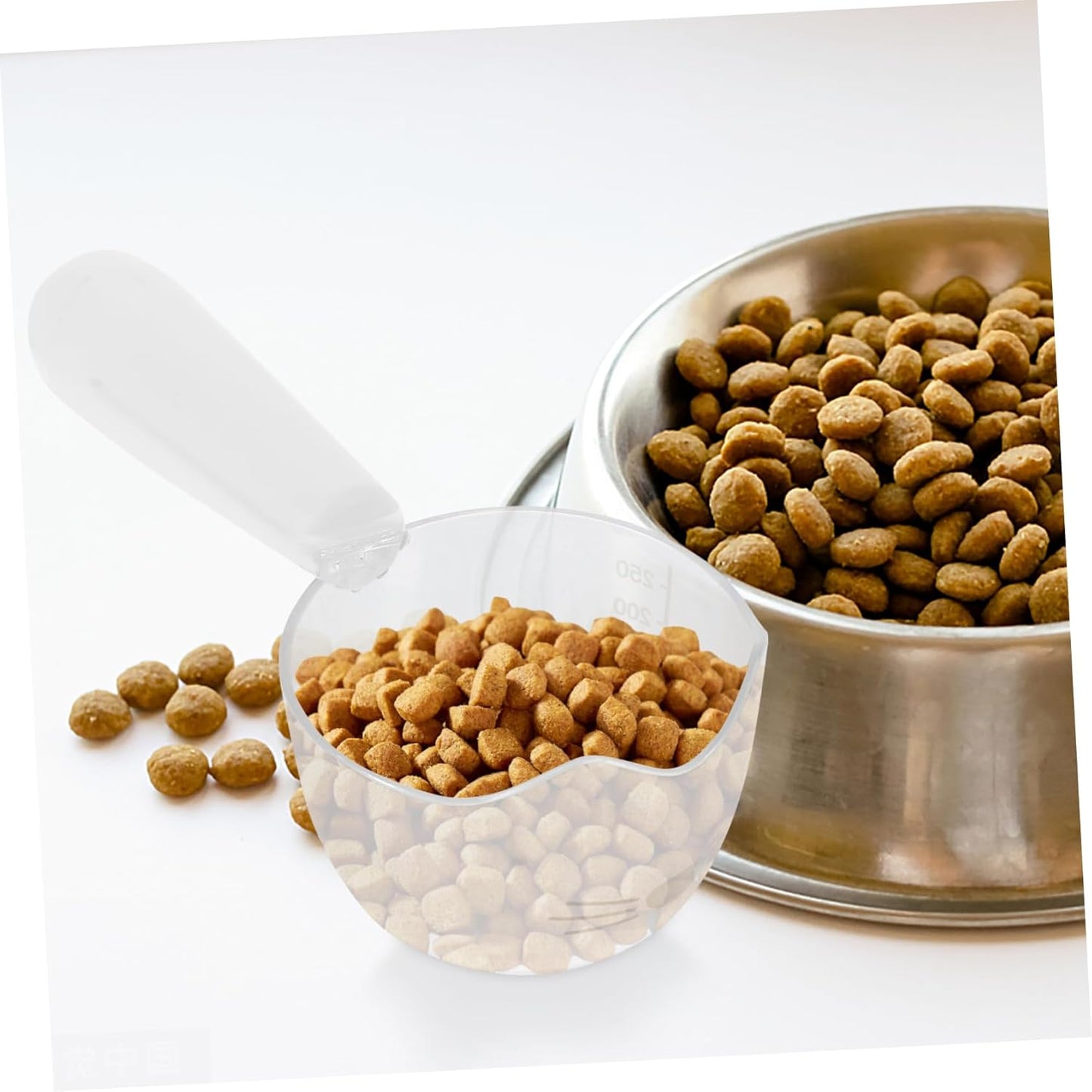 Pet Food Holder Spoon Portable Dog Food Scoop with Clip Compact Design for Convenient Feeding of Dogs Cats Stylish White with Measurement Scale