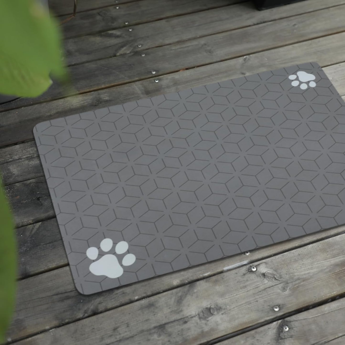 Le courant Dog Cat Feeding Mat,Water Absorbent, Non Slip Placemat for Pets Bowl and Water,100% Waterproof Feeding Mats for Multiple Breeds.Grey.Bone Printing