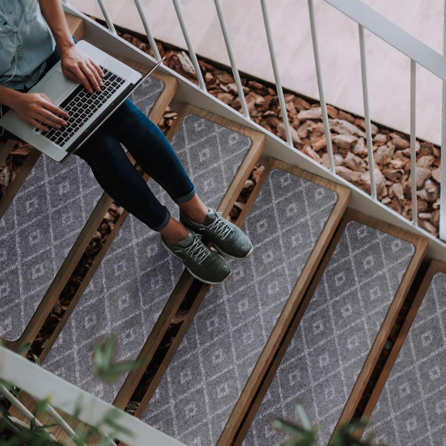 RIOLAND Stair Treads Carpet Non-Slip Indoor 15 PCS Wood Stair Treads Rugs Anti Moving Modern Stair Runners Safety for Kids Dogs, 8" X 30", Diamond Gray