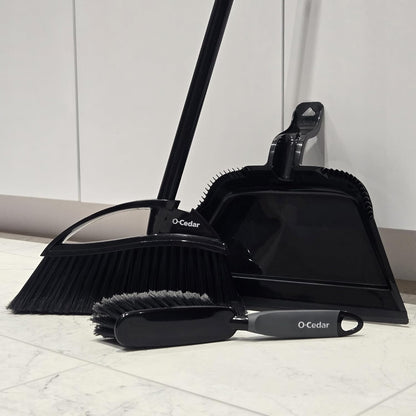 O-Cedar Pet Pro Broom with Step-On Dustpan | Remove 99% with One Sweep | Removes 3 Times More Pet Hair | Quiet Cleaning Tool for Cat and Dog Owners