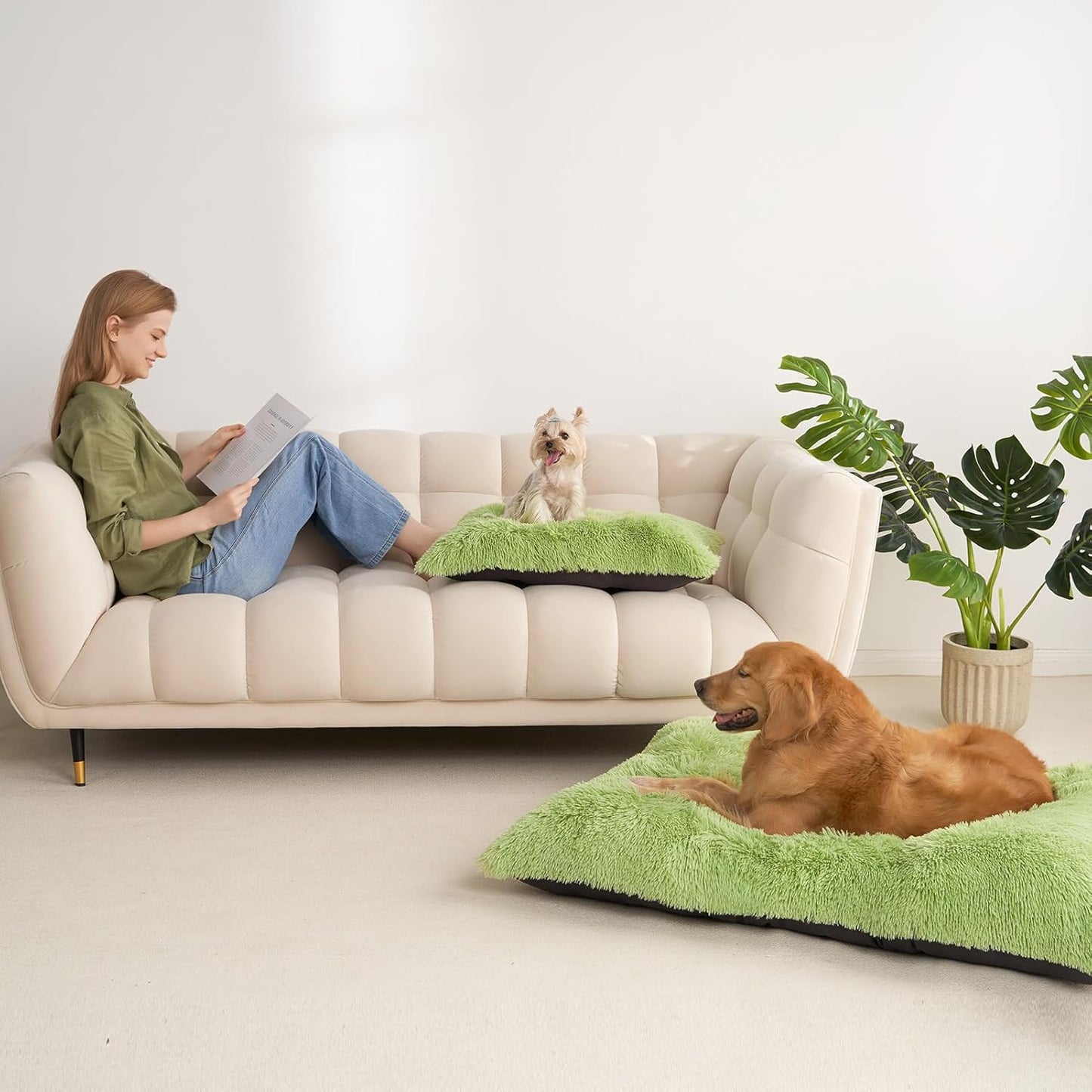 EHEYCIGA Fluffy Dog Crate Bed for Medium Dogs, Plush Faux Fur Crate Pad, Calming Anti Anxiety Medium Dog Bed, Washable Soft Warm Crate Mat with Non-Slip Bottom