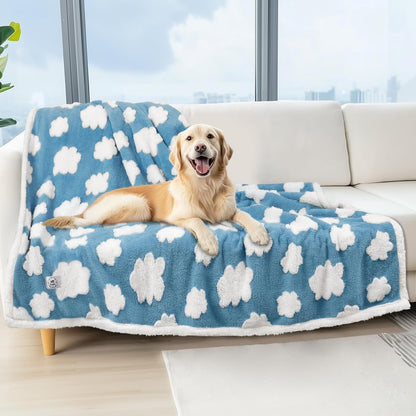 Luciphia Waterproof Pet Blanket for Medium Large Dogs Washable Fluffy Thick Jacquard Shag Fleece Warm Sherpa 3D Textured Flower Print for Cats Puppy Couch Protection (Green,40x28 inches)