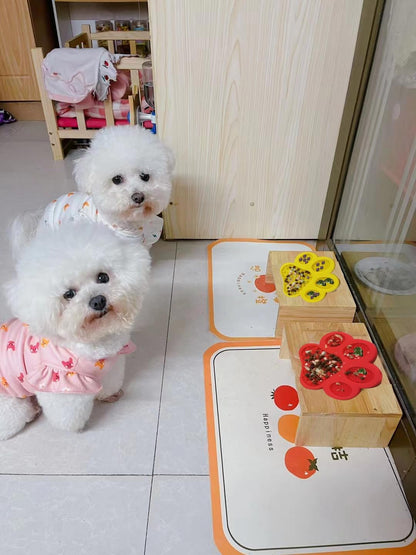 Dog Lick Pad, Dog Washing Distraction Device, Slow Eating Cute Pet Mat with Super Suction for Dogs Licking Peanut Butter, Pet Bathing, Grooming Training (red)