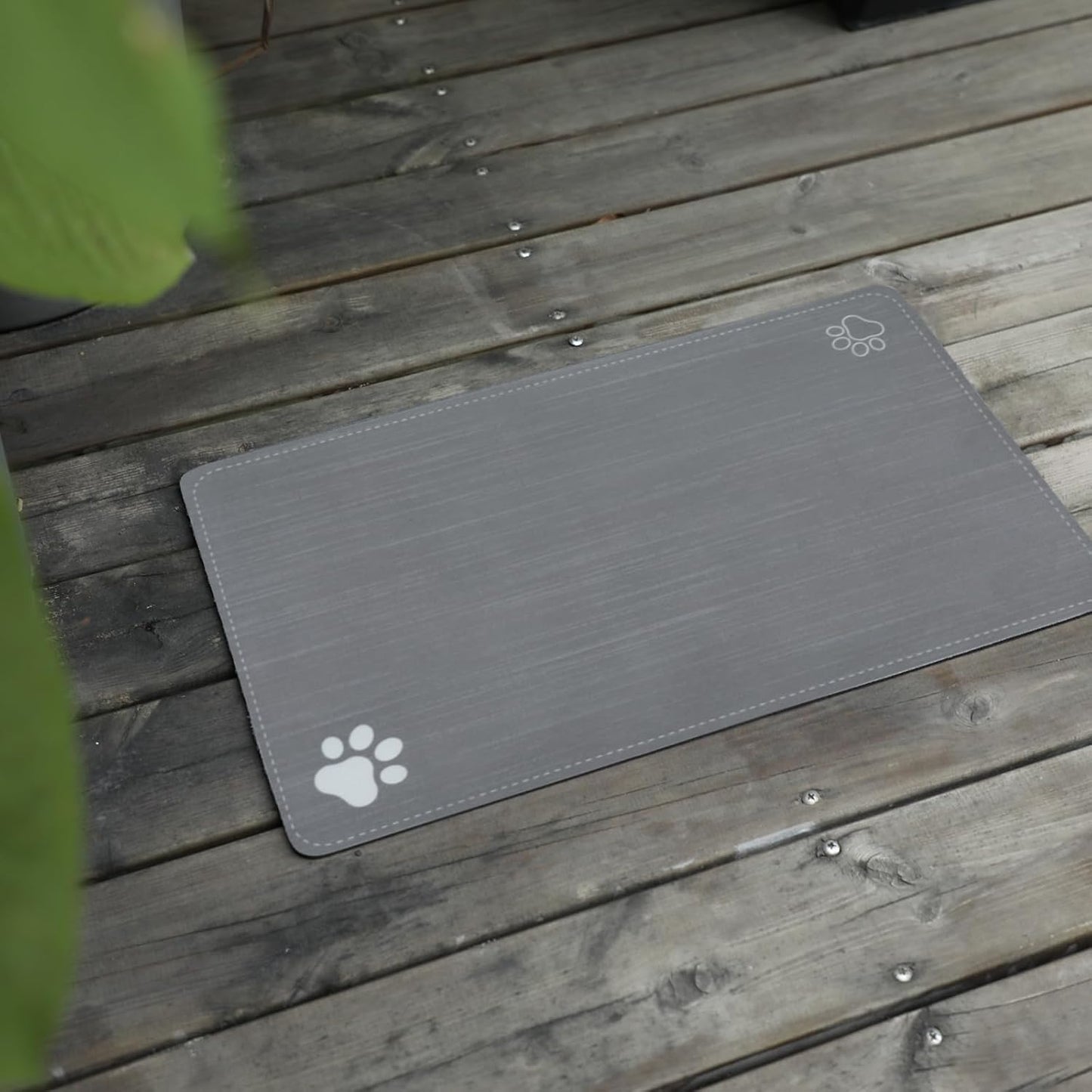 Le courant Dog Cat Feeding Mat,Water Absorbent, Non Slip Placemat for Pets Bowl and Water,100% Waterproof Feeding Mats for Multiple Breeds.Grey.Bone Printing
