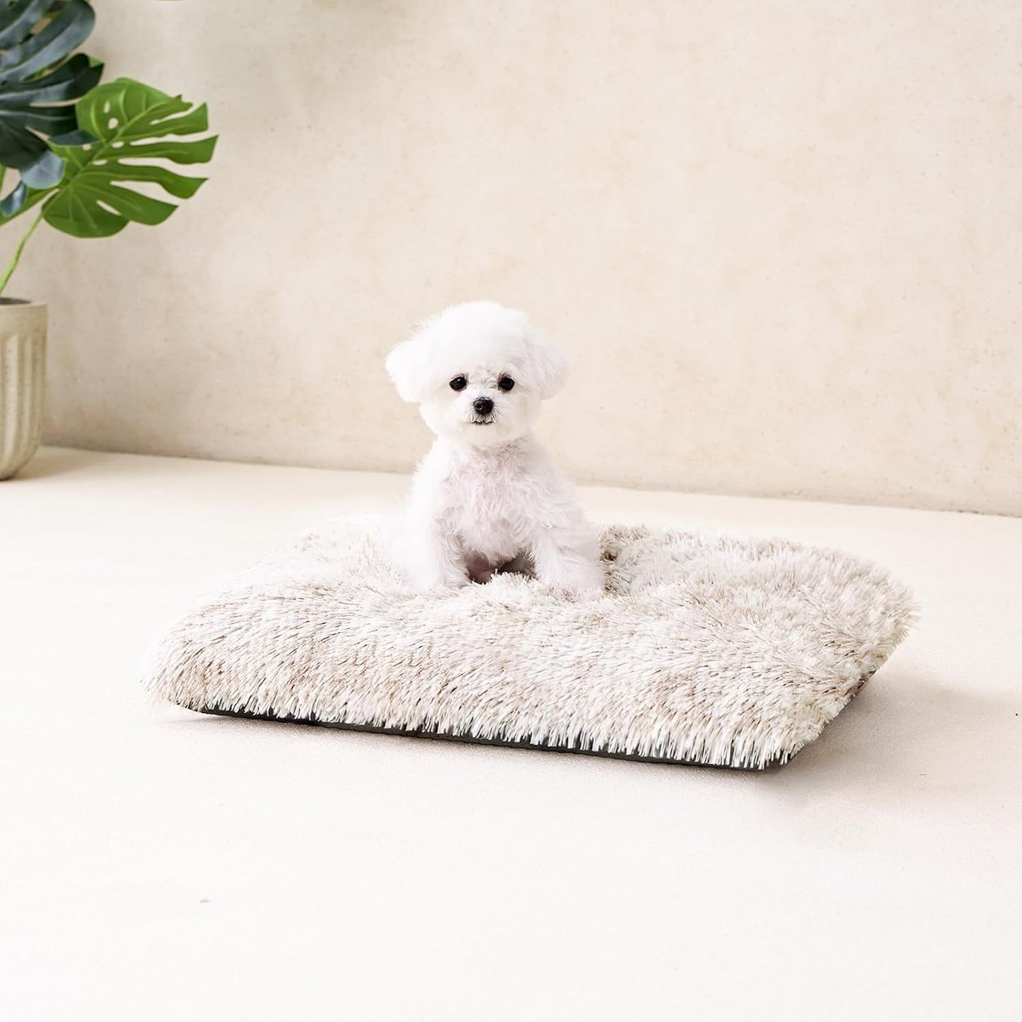 EHEYCIGA Fluffy Dog Crate Bed for Medium Dogs, Plush Faux Fur Crate Pad, Calming Anti Anxiety Medium Dog Bed, Washable Soft Warm Crate Mat with Non-Slip Bottom