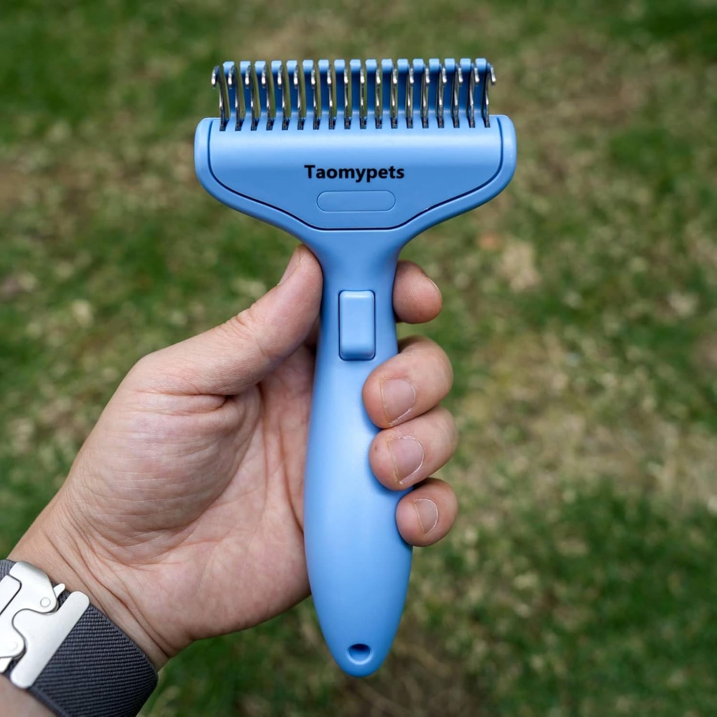 Self Cleaning Grooming Rake Brush for Shedding Gently Removes Loose Undercoat Mats Tangled Deshedding Grooming Tool for Dogs Cats Extra Wide (White)