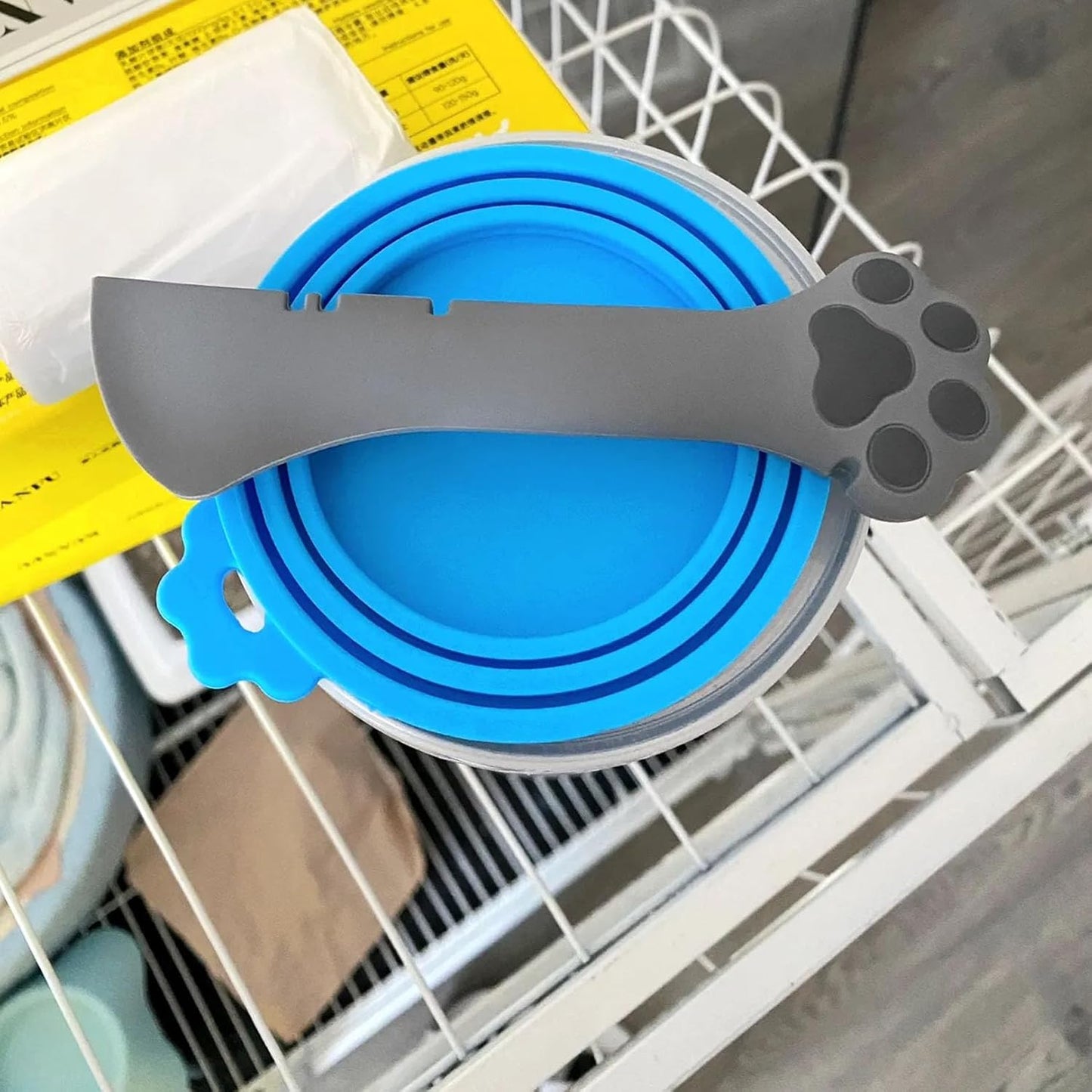 Cat Spoons for Wet Food Pet Can Lid Cover, Silicone Multi-Function Cute Paw Shape Opener Spatula Cat Food Spoon Cat Food Can Lid (Mixing colors)