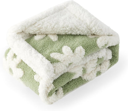 LE SURE Waterproof Dog Blanket for Large Dogs - Washable Double Sided Dog Blankets with Warm Jacquard Shag and Soft Sherpa Fleece, Pet Cat Blanket for Couch Protection, 3D Textured Cloud, Green