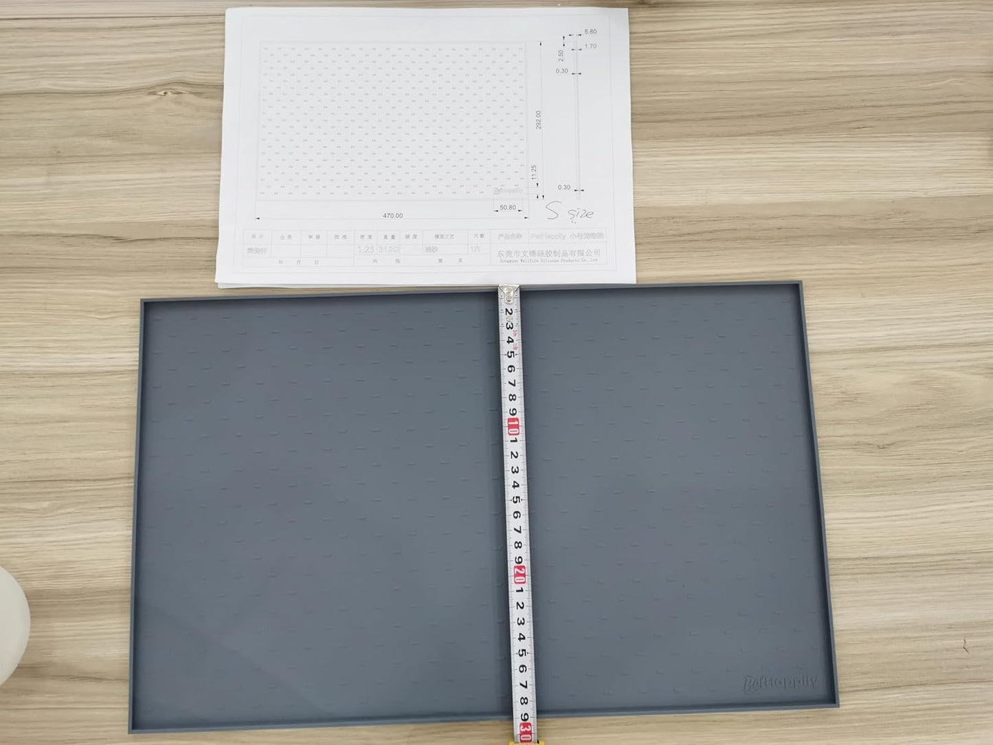 Dog Food Mat - Raised Edges Dogs Mat for Food and Water Prevent Spill, Waterproof Cat Food Mats Protect Floors, Easy Clean Dog Bowl Mats for Food and Water, Silicone Pet Feeding Placemats