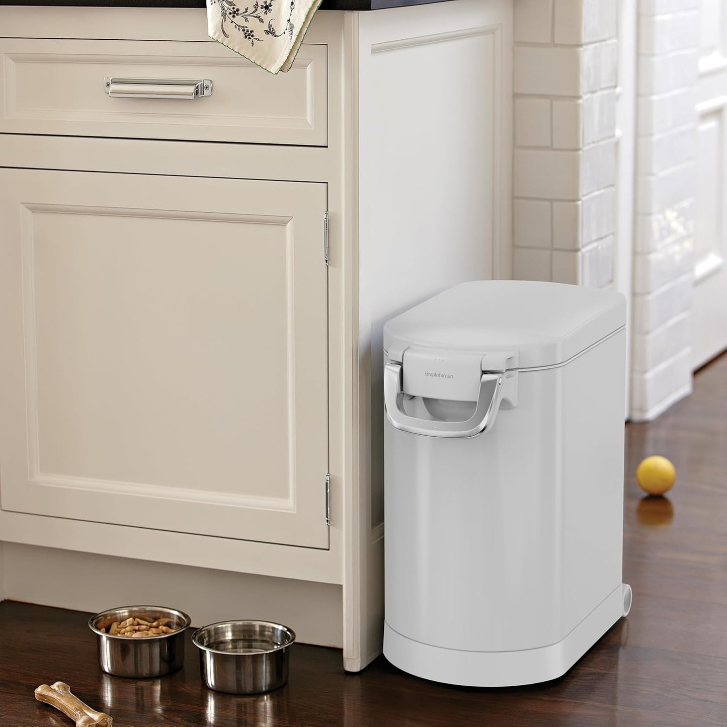 simplehuman Large Pet Food Storage Container, Holds 30-35 lb / 14-16 kg of Dry Dog Food, Cat Food, or Bird Seed, Airtight Lock-Tight Lid with Magnetic Scoop, BPA-Free, Brushed Stainless Steel