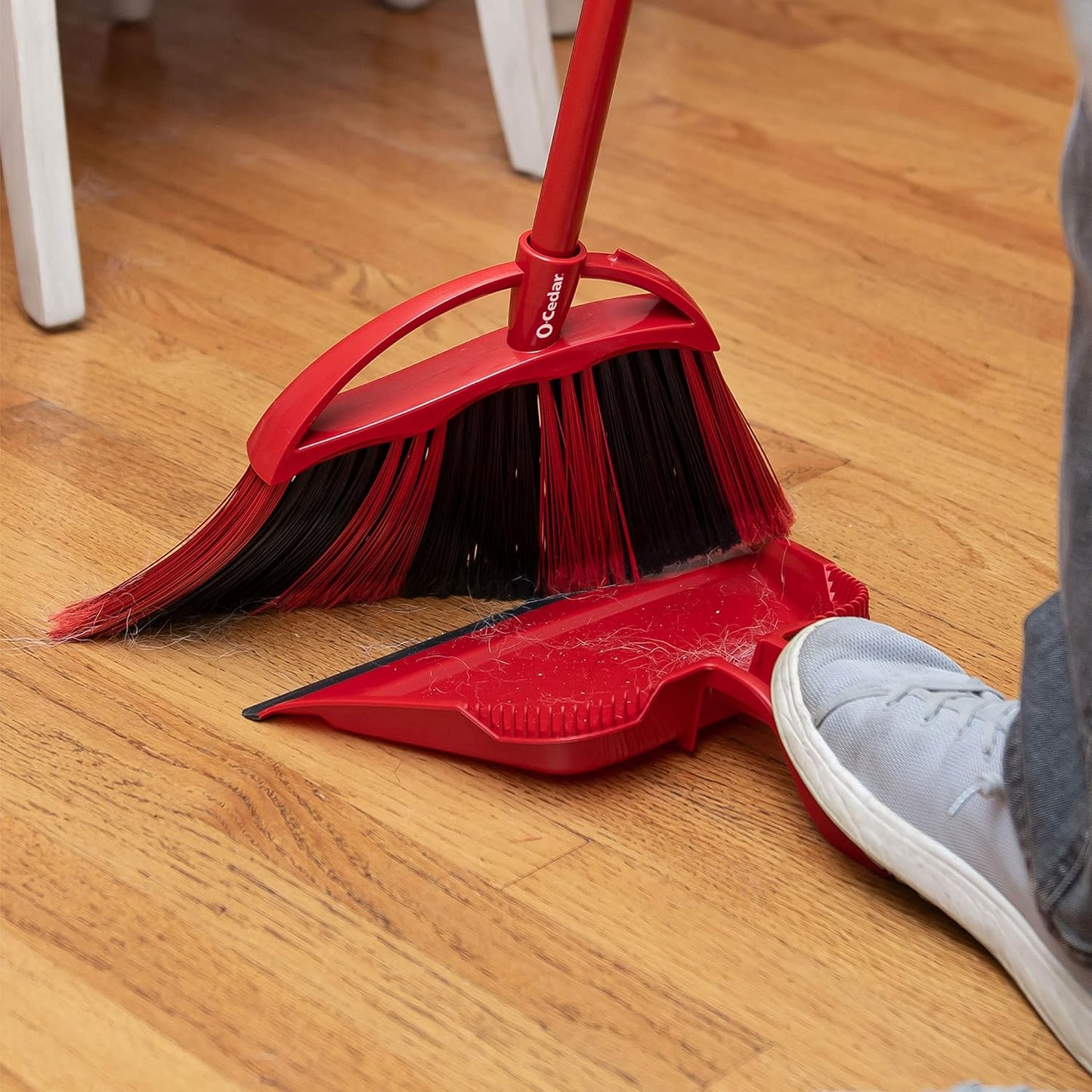 O-Cedar Pet Pro Broom with Step-On Dustpan | Remove 99% with One Sweep | Removes 3 Times More Pet Hair | Quiet Cleaning Tool for Cat and Dog Owners