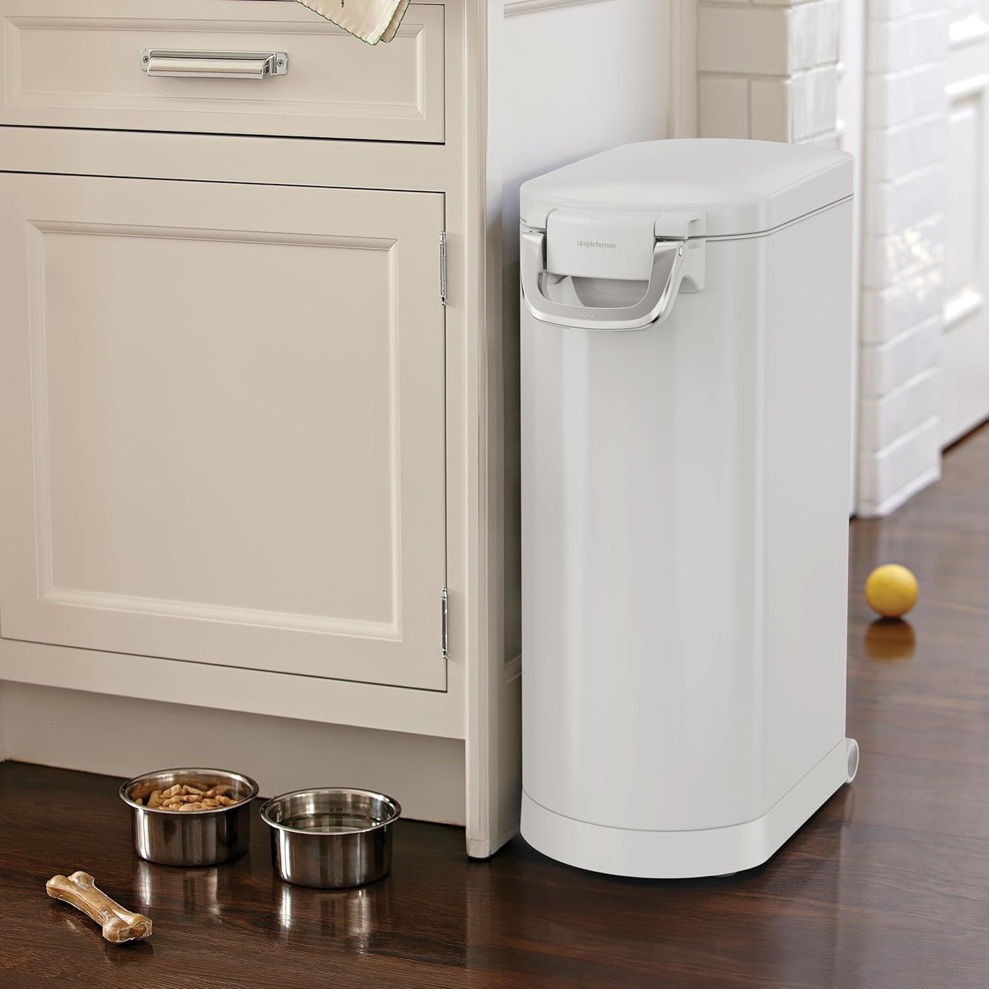 simplehuman Large Pet Food Storage Container, Holds 30-35 lb / 14-16 kg of Dry Dog Food, Cat Food, or Bird Seed, Airtight Lock-Tight Lid with Magnetic Scoop, BPA-Free, Brushed Stainless Steel