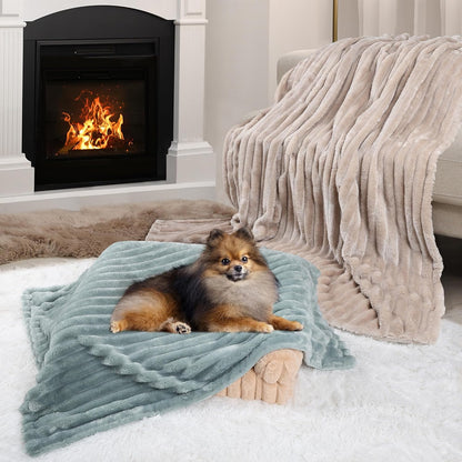 Waterproof Dog Blanket for Large Dogs - Washable Cat Blankets for Couch Bed Protection, Super Soft Calming Reversible Pet Blanket for Pet Kitten Puppy (Green, 50"x60")
