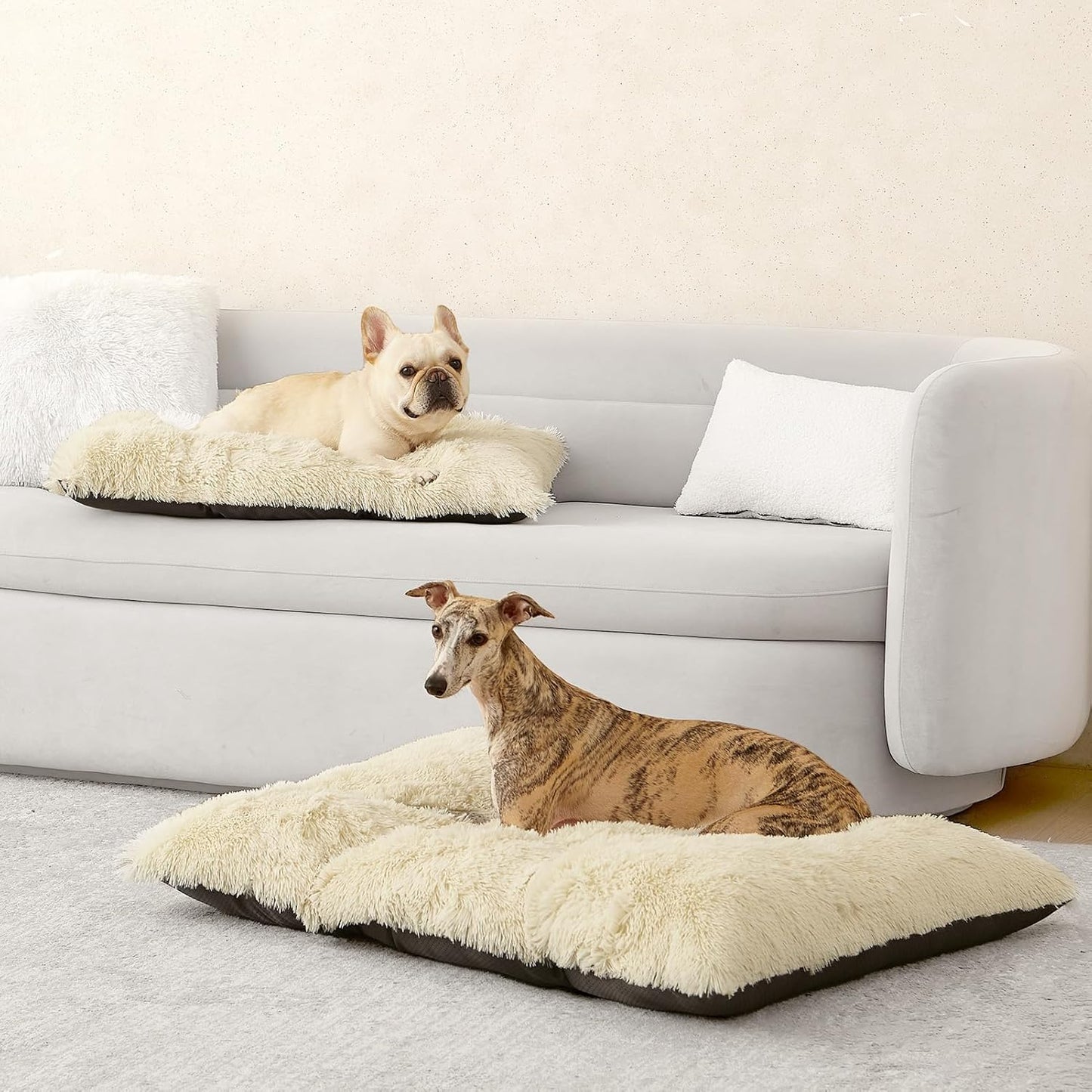 EHEYCIGA Fluffy Dog Crate Bed for Medium Dogs, Plush Faux Fur Crate Pad, Calming Anti Anxiety Medium Dog Bed, Washable Soft Warm Crate Mat with Non-Slip Bottom