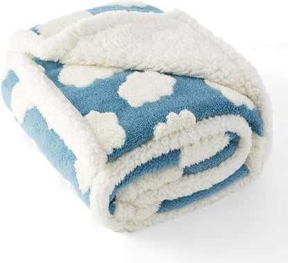 LE SURE Waterproof Dog Blanket for Large Dogs - Washable Double Sided Dog Blankets with Warm Jacquard Shag and Soft Sherpa Fleece, Pet Cat Blanket for Couch Protection, 3D Textured Cloud, Green