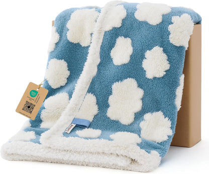 LE SURE Waterproof Dog Blanket for Large Dogs - Washable Double Sided Dog Blankets with Warm Jacquard Shag and Soft Sherpa Fleece, Pet Cat Blanket for Couch Protection, 3D Textured Cloud, Green