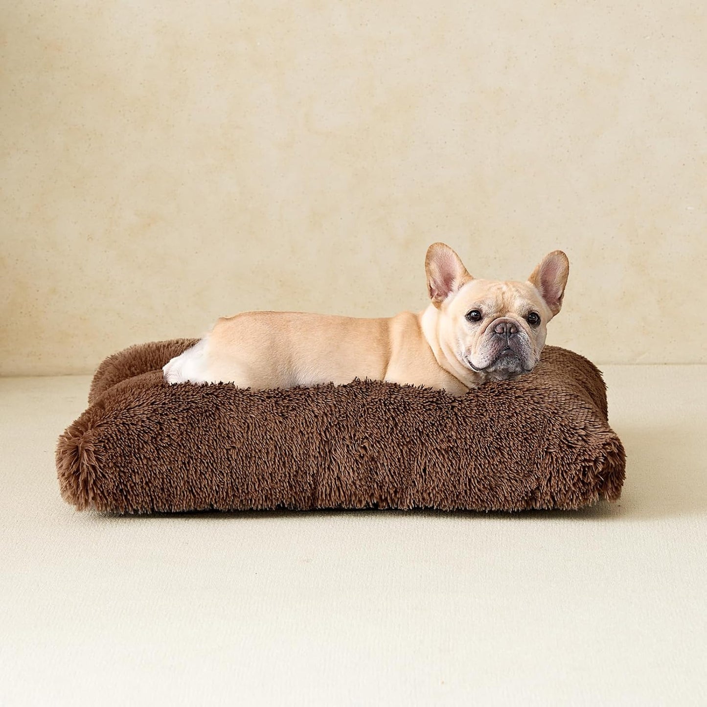 EHEYCIGA Fluffy Dog Crate Bed for Medium Dogs, Plush Faux Fur Crate Pad, Calming Anti Anxiety Medium Dog Bed, Washable Soft Warm Crate Mat with Non-Slip Bottom
