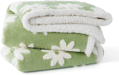 LE SURE Waterproof Dog Blanket for Large Dogs - Washable Double Sided Dog Blankets with Warm Jacquard Shag and Soft Sherpa Fleece, Pet Cat Blanket for Couch Protection, 3D Textured Cloud, Green