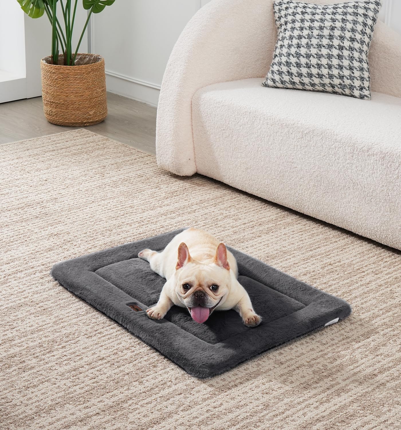 Made4Pets Dog Crate Pad Bed for Medium Large Dogs, Washable & Reversible, Anti-Slip Kennel Mat for Cozy Sleeping, Soft Fluffy Dog Bed for Indoor & Outdoor Use, 35"x23", Gray