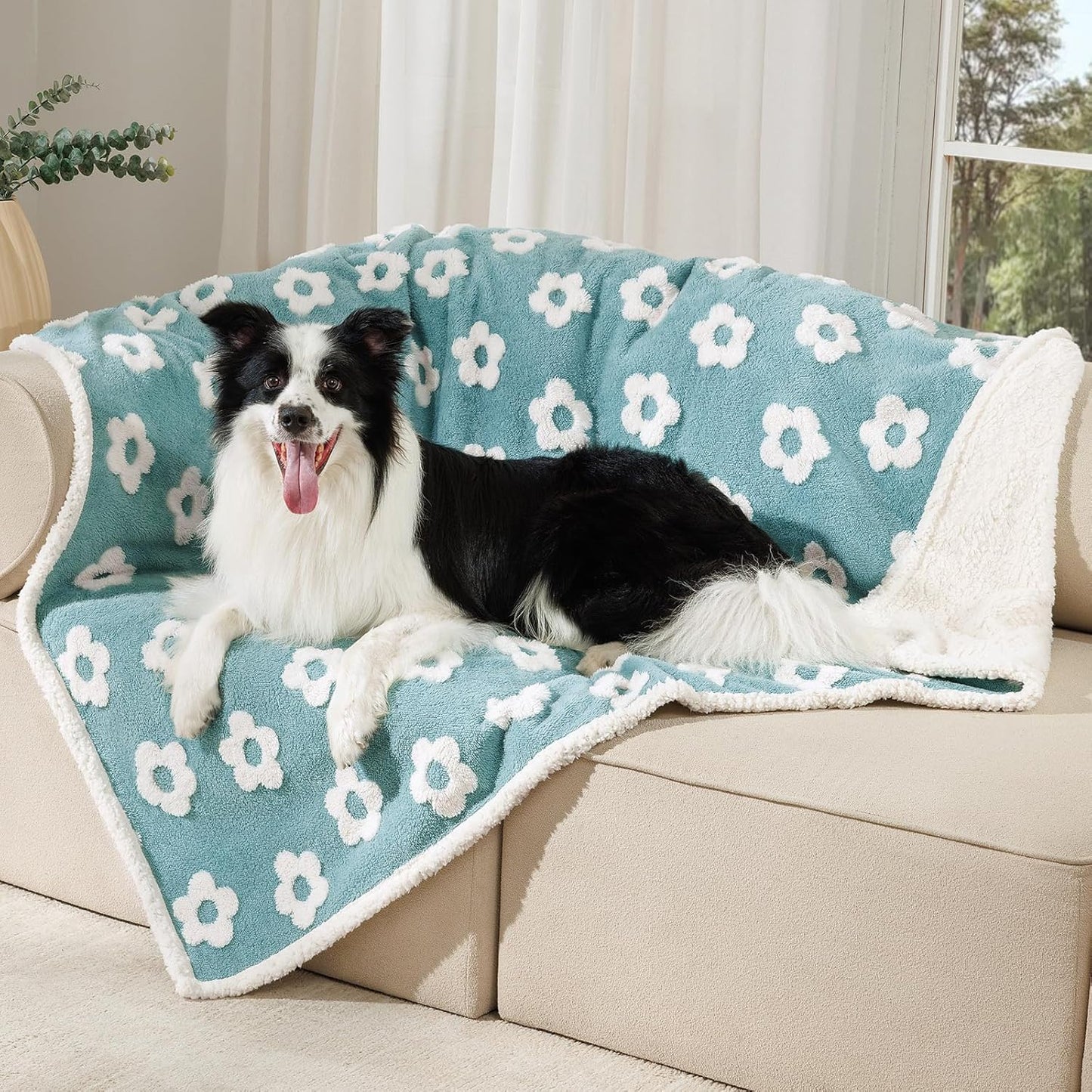 Luciphia Waterproof Pet Blanket for Medium Large Dogs Washable Fluffy Thick Jacquard Shag Fleece Warm Sherpa 3D Textured Flower Print for Cats Puppy Couch Protection (Green,40x28 inches)
