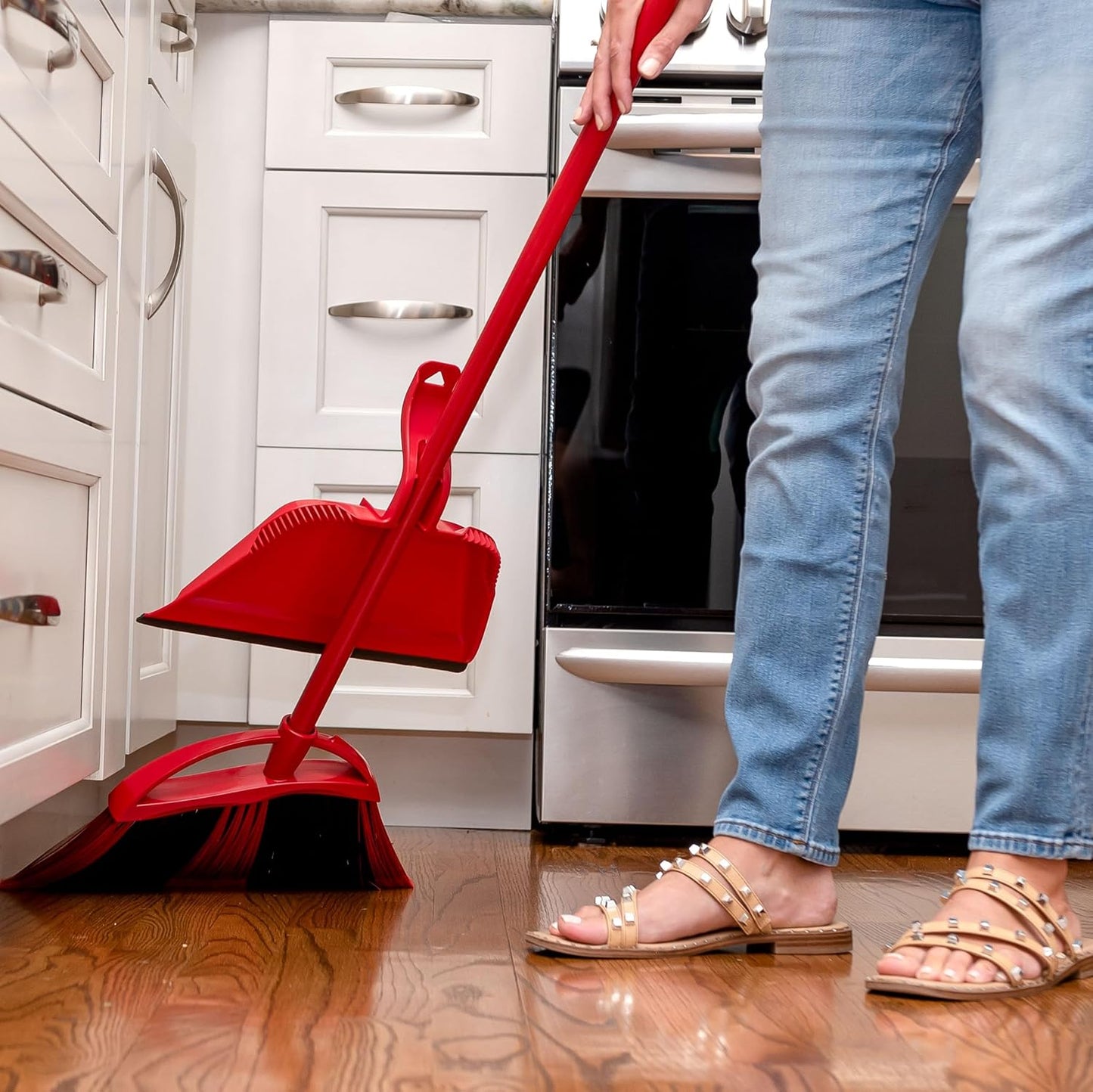 O-Cedar Pet Pro Broom with Step-On Dustpan | Remove 99% with One Sweep | Removes 3 Times More Pet Hair | Quiet Cleaning Tool for Cat and Dog Owners