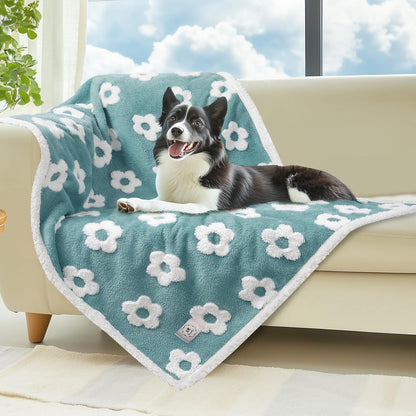 Luciphia Waterproof Pet Blanket for Medium Large Dogs Washable Fluffy Thick Jacquard Shag Fleece Warm Sherpa 3D Textured Flower Print for Cats Puppy Couch Protection (Green,40x28 inches)