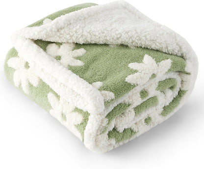 LE SURE Waterproof Dog Blanket for Large Dogs - Washable Double Sided Dog Blankets with Warm Jacquard Shag and Soft Sherpa Fleece, Pet Cat Blanket for Couch Protection, 3D Textured Cloud, Green