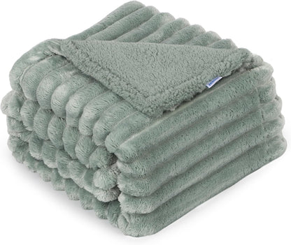 Waterproof Dog Blanket for Large Dogs - Washable Cat Blankets for Couch Bed Protection, Super Soft Calming Reversible Pet Blanket for Pet Kitten Puppy (Green, 50"x60")