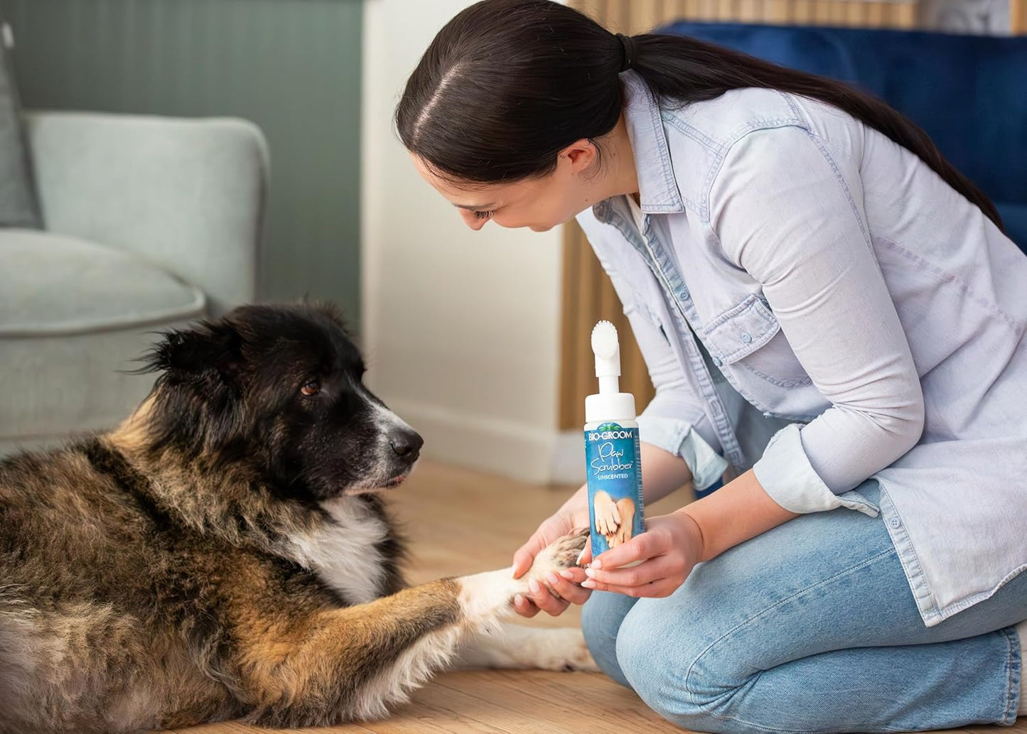 Bio-Groom Paw Wash & Scrubber Brush - No Rinse Dog & Pet Paw Cleaner, Safe for Cats & Dogs, Gently Cleans Dry & Sensitive Feet, Waterless Application, Natural Rich Foam, Made in USA - 8 fl oz