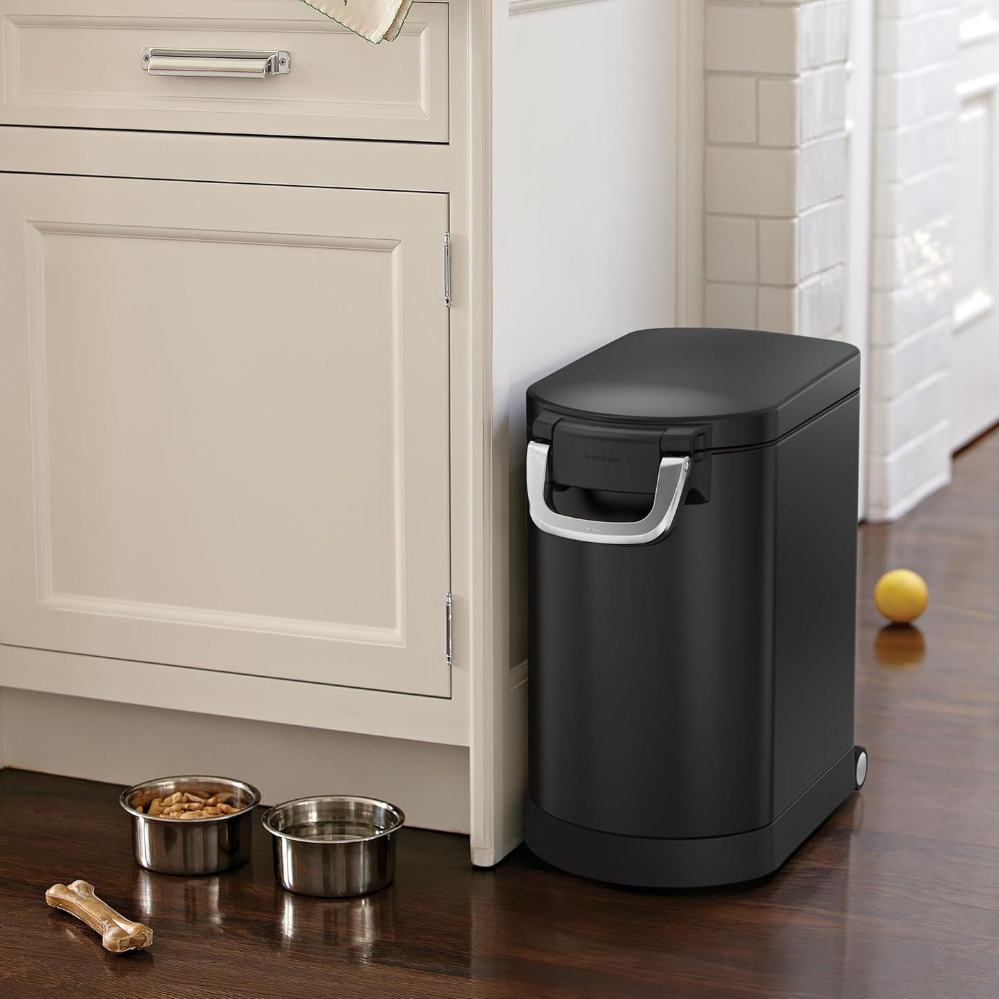 simplehuman Large Pet Food Storage Container, Holds 30-35 lb / 14-16 kg of Dry Dog Food, Cat Food, or Bird Seed, Airtight Lock-Tight Lid with Magnetic Scoop, BPA-Free, Brushed Stainless Steel