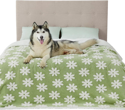 LE SURE Waterproof Dog Blanket for Large Dogs - Washable Double Sided Dog Blankets with Warm Jacquard Shag and Soft Sherpa Fleece, Pet Cat Blanket for Couch Protection, 3D Textured Cloud, Green