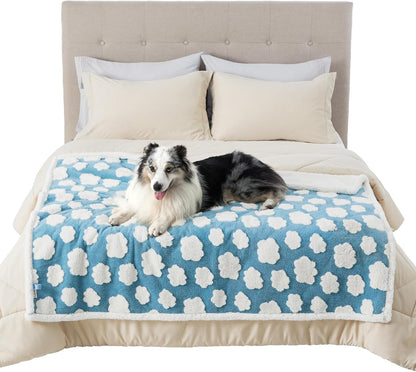 LE SURE Waterproof Dog Blanket for Large Dogs - Washable Double Sided Dog Blankets with Warm Jacquard Shag and Soft Sherpa Fleece, Pet Cat Blanket for Couch Protection, 3D Textured Cloud, Green