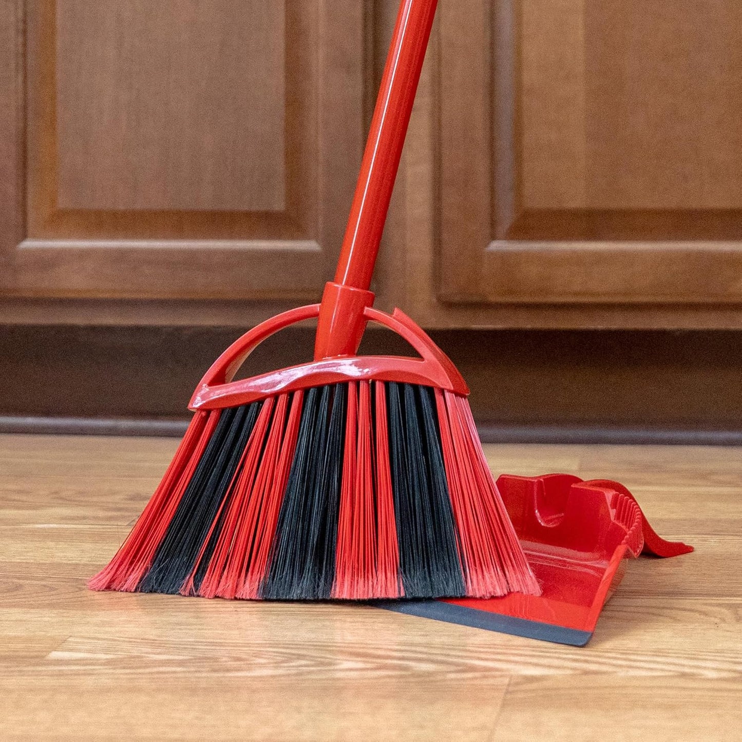 O-Cedar Pet Pro Broom with Step-On Dustpan | Remove 99% with One Sweep | Removes 3 Times More Pet Hair | Quiet Cleaning Tool for Cat and Dog Owners
