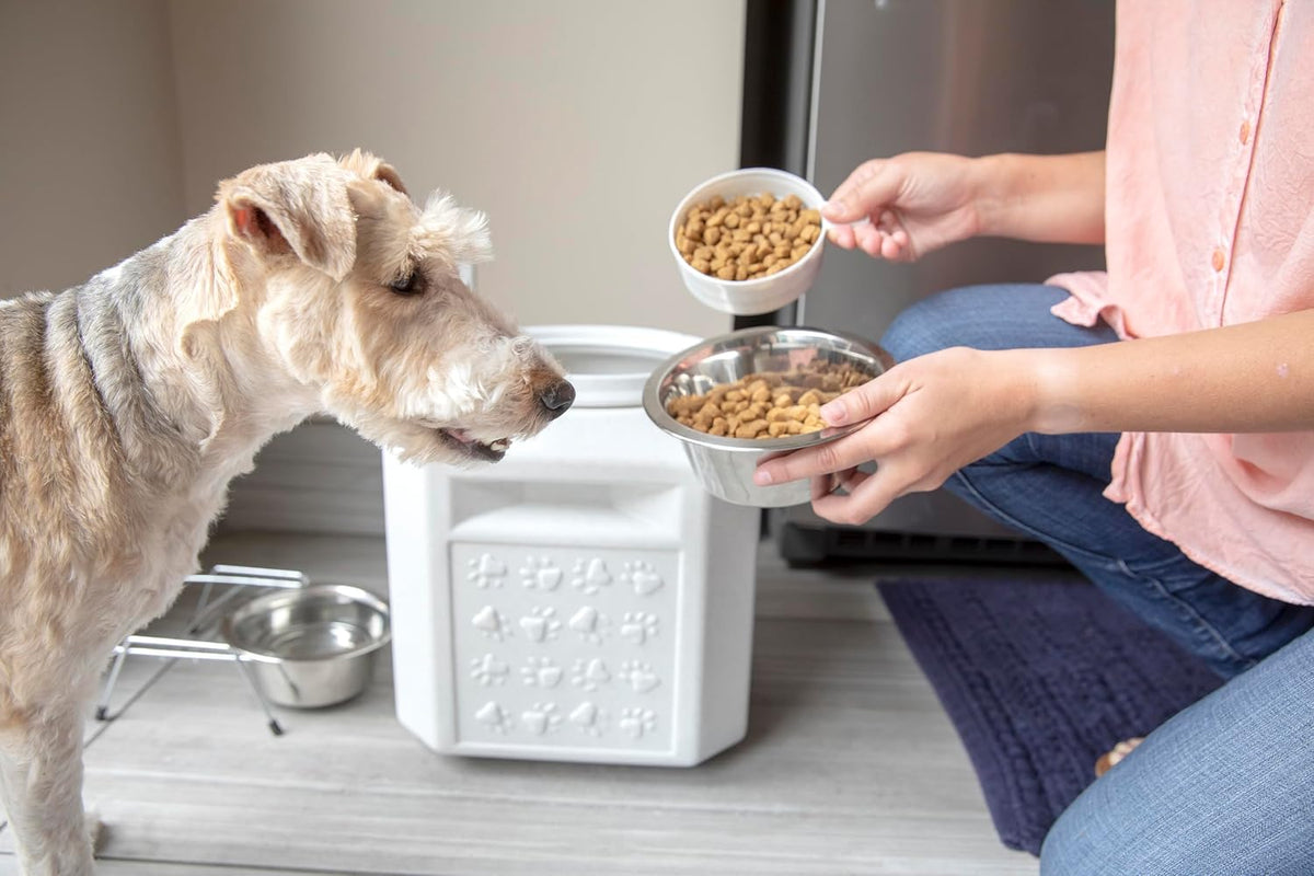 Vittles Vault Airtight Pet Food Storage Container + Scoop, Fits Up to 50lbs