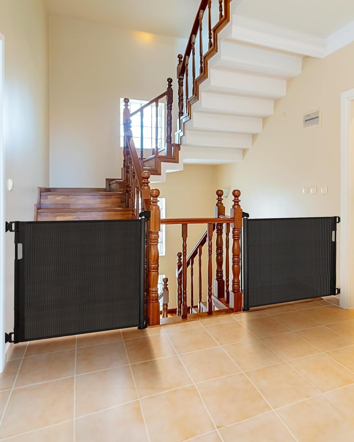Retractable Baby Gate for Doorways and Stairs, Mesh Safety Gate for Pet, Indoor & Outdoor Use, One-Hand Operation, Easy Installation, 33.6" Tall, Expands to 55" Wide（Black,33.6"x55"
