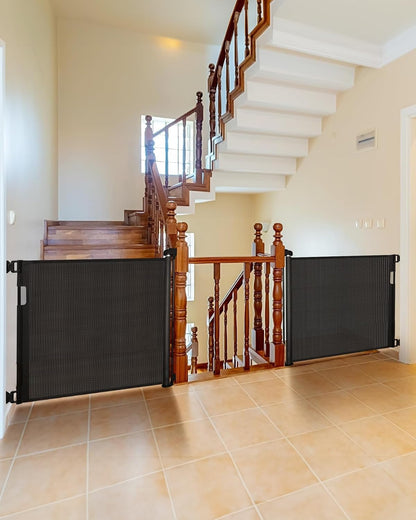 Retractable Baby Gate for Doorways and Stairs, Mesh Safety Gate for Pet, Indoor & Outdoor Use, One-Hand Operation, Easy Installation, 33.6" Tall, Expands to 55" Wide（Black,33.6"x55"