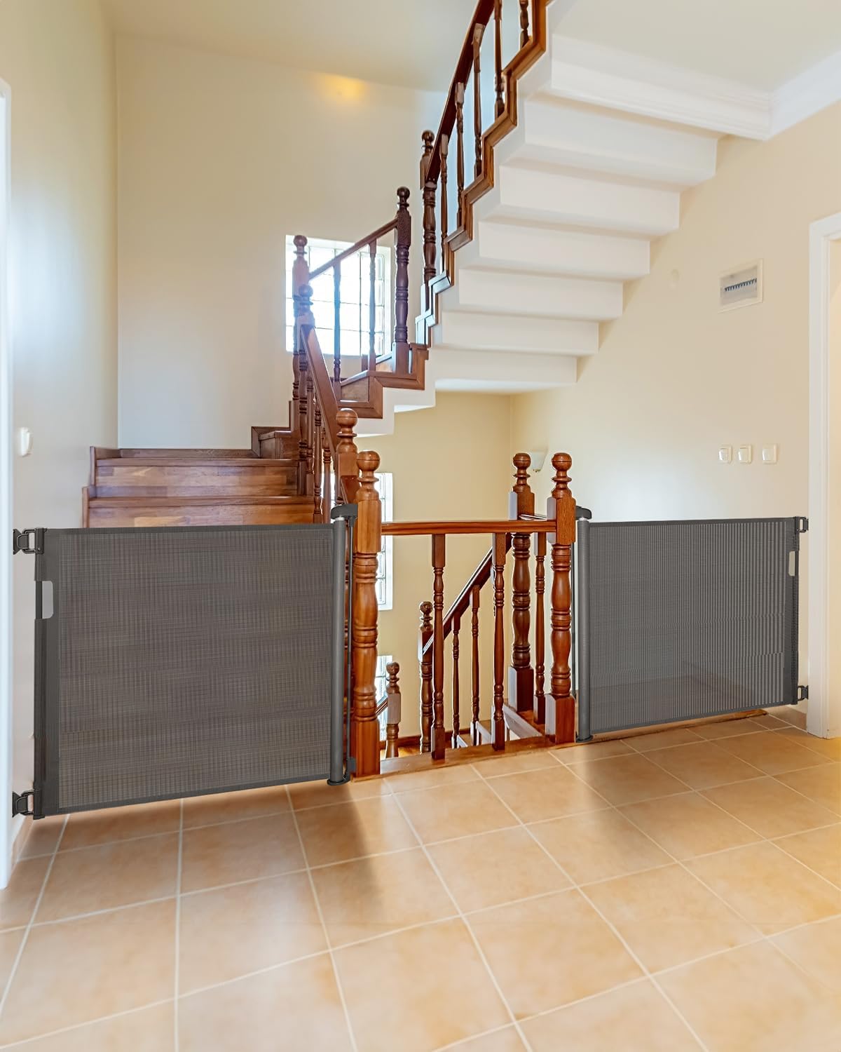 Retractable Baby Gate for Doorways and Stairs, Mesh Safety Gate for Pet, Indoor & Outdoor Use, One-Hand Operation, Easy Installation, 33.6" Tall, Expands to 55" Wide（Black,33.6"x55"
